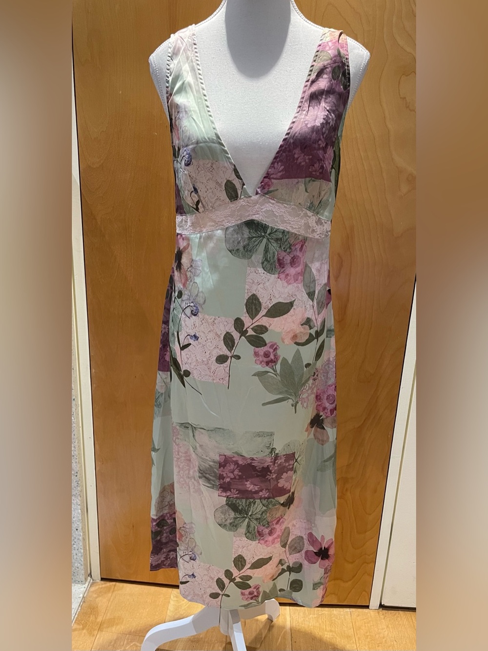 Sleeveless Motel floral slip dress size Medium